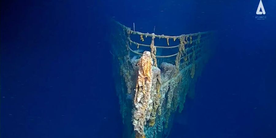 22.08.2019, ---, Atlantischer Ozean: In diesem aus einem Video von Atlantic Productions entnommene Standbild zeigt einen Teil des 1912 gesunkenen Luxusdampfers, "Titanic". Mit fünf Tauchgängen gelang es einer Expeditionscrew, in 3800 Meter Tiefe Videos von dem Wrack zu machen. Bakterien, die sich durch die Schiffshülle fressen, Rost und Ozeanströmungen setzen dem Wrack demnach stark zu. Foto: Atlantic Productions/Atlantic Productions/dpa +++ dpa-Bildfunk +++