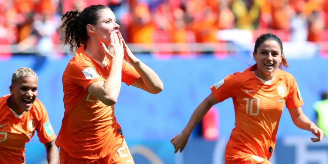 Fussball Weltmeisterschaft Holland Kamerun