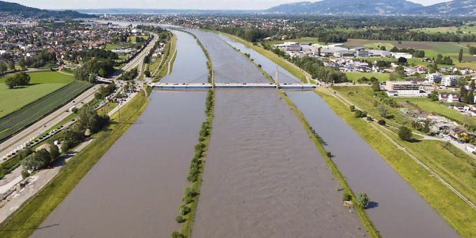 Das Hochwasser im Rhein geht zurück, der Bodenseepegel steigt. Das Hochwasser im Rhein geht zurück, der Bodenseepegel steigt.