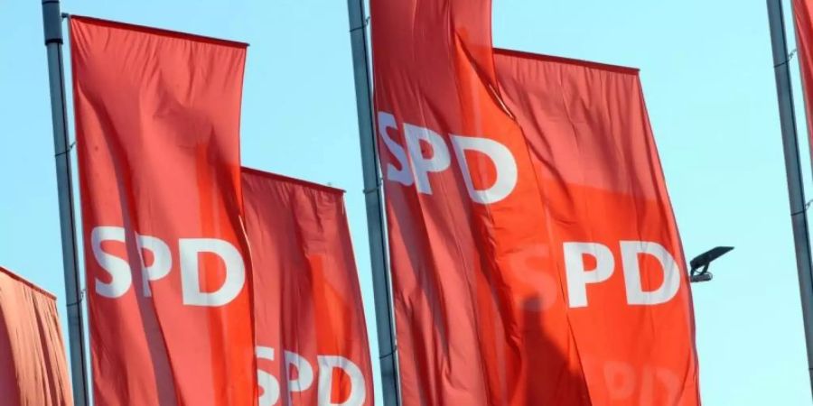 Die SPD hängt in der Luft. Nach starker Führung sieht es derzeit nicht aus - trotz gleich drei kommissarischer Chefs. Foto: Patrick Seeger