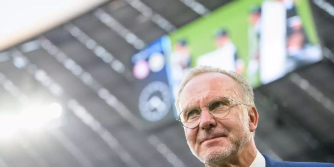 Pfiff seinen leitenden Angestellten - Niko Kovac - in Sachen Leroy Sané zurück: Vorstandschef Karl-Heinz Rummenigge. Foto: Matthias Balk