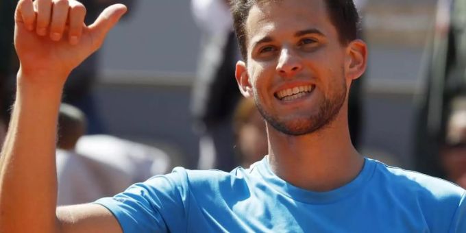Bietet - nicht ganz im Ernst - Serena Williams ein gemeinsames Mixed an: Tominic Thiem. Foto: Michel Euler/AP Bietet - nicht ganz im Ernst - Serena Williams ein gemeinsames Mixed an: Tominic Thiem. Foto: Michel Euler/AP