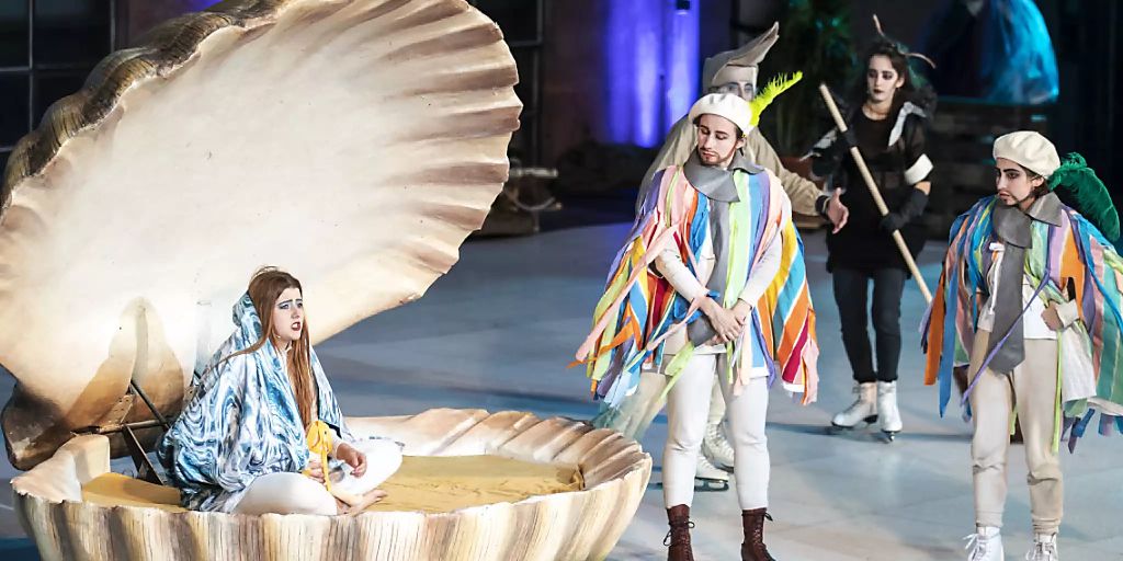 Ein Winternachtstraum führt aufs Glatteis der Liebe Ein Winternachtstraum führt aufs Glatteis der Liebe