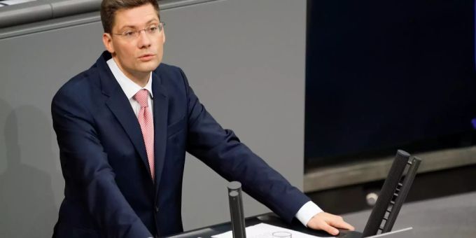 Der CDU-Ostbeauftragte Christian Hirte spricht sich nach den Landtagswahlen in Brandenburg und Sachsen für mehr Anstrengungen im Osten aus. Christian Hirte AfD CDU