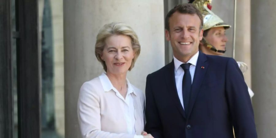 «Anspruchsvolle Zeiten»: Von der Leyen und Macron
