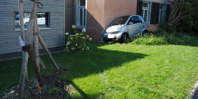 Verkehrsunfall beim Parkieren in fahrunfähigem Zustand