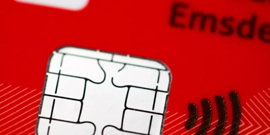 Karte mit Funkchip für kontaktloses Bezahlen