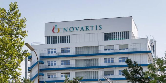 Das Produktionsgebäude Schweizerhalle der Firma Novartis in Muttenz BL. Novartis