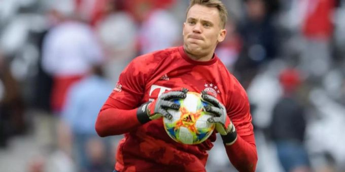 Will der Kapitän das Schiff verlassen? Manuel Neuer überlegt sich angeblich einen Wechseln weg vom Bayern München. Bayern München Manuel Neuer