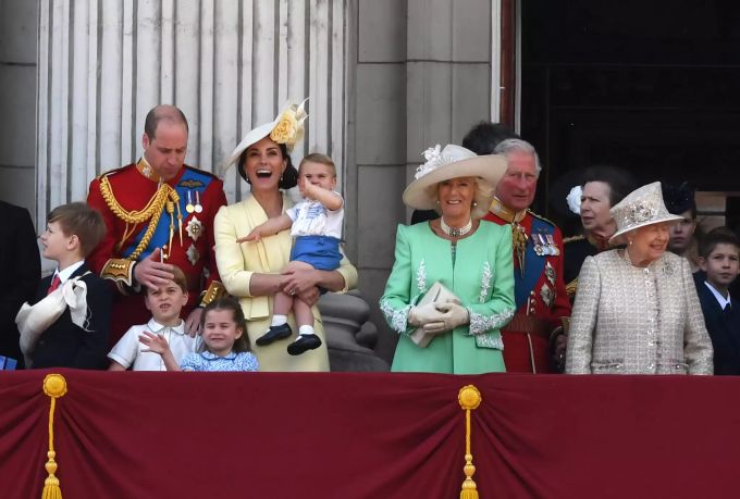 Queen Elizabeth gibt immer mehr Aufgaben an die restlichen Königsmitglieder ab. queen