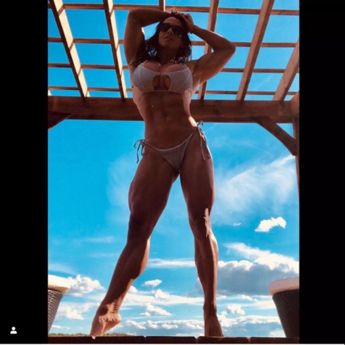Cindy Landolt gönnt sich nur eine Abkühlung, wenn sie zuvor ihr Sport-Programm durchgezogen hat. steffi buchli
