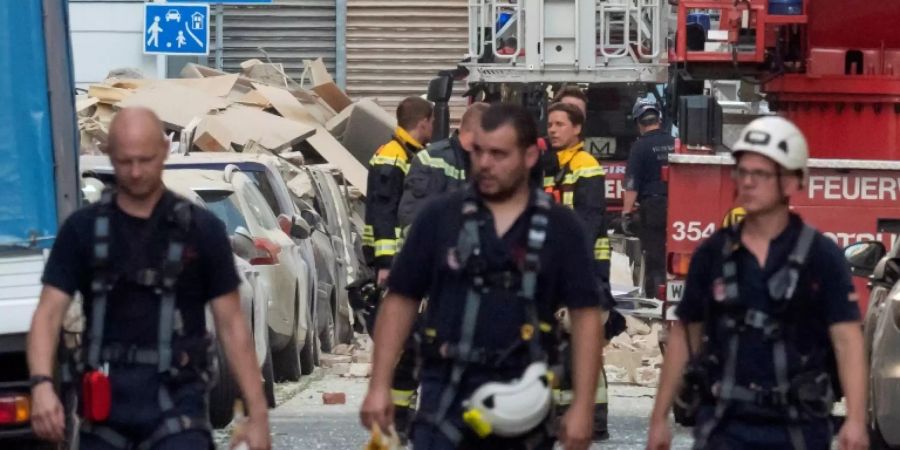 Rettungskräfte an der Unglücksstelle in Wien