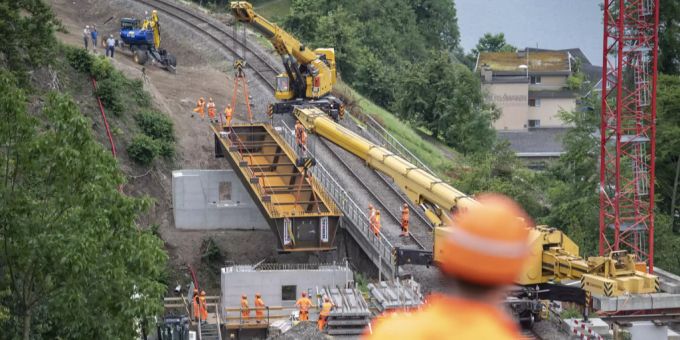 Im Bau- sowie im Gastgewerbe gab es im Juli weniger Arbeitslose. Baustelle