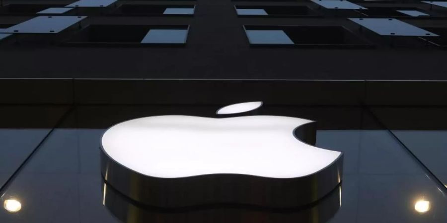 Bei Apple kommen Kamera-Rucksäcke zum Einsatz. Foto: Matthias Schrader/AP/dpa