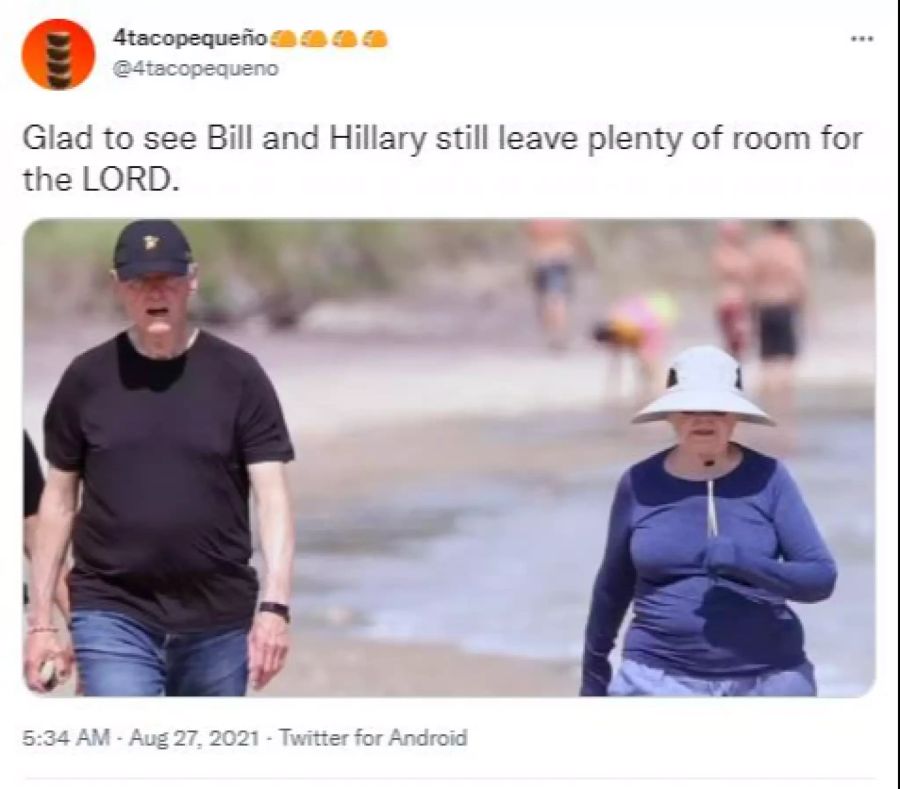 Bill Clinton und seine Hillary am Strand.