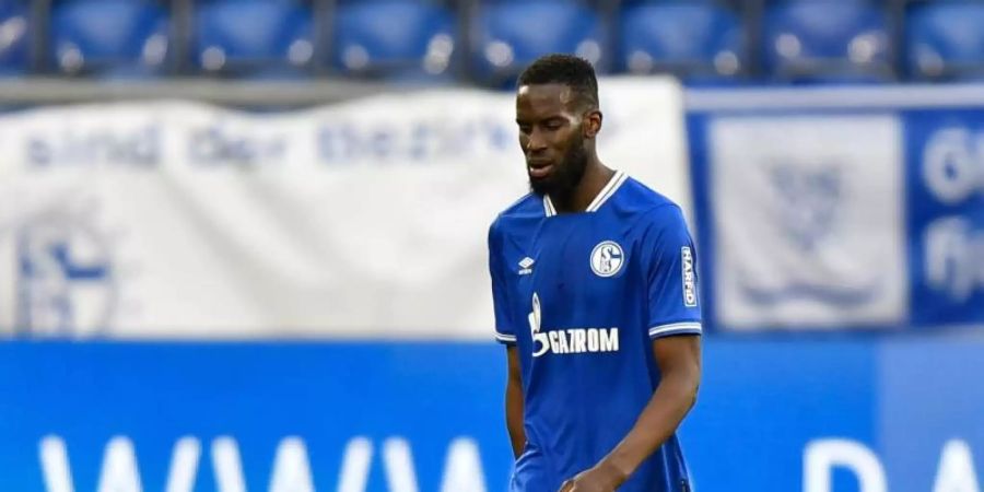 Soll bis auf weiteres auf Schalke ein individuelles Spezialprogramm absolvieren: Salif Sané. Foto: Martin Meissner/AP-Pool/dpa