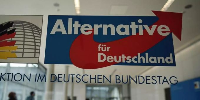 Personen gehen vor den Sitzungssälen der AfD Fraktion im Deutschen Bundestag. Foto: Michael Kappeler/dpa Personen gehen vor den Sitzungssälen der AfD Fraktion im Deutschen Bundestag. Foto: Michael Kappeler/dpa