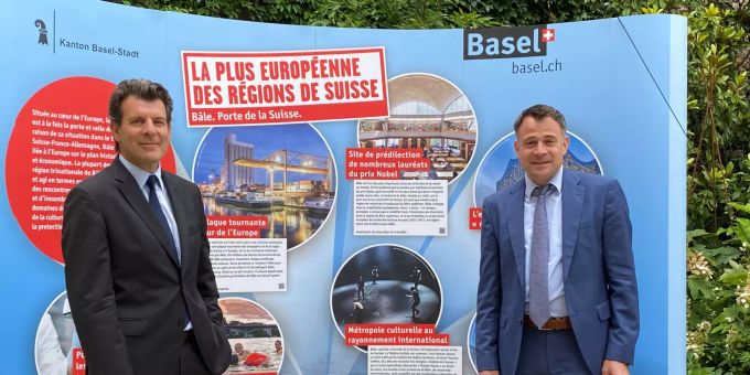 Der Schweizer Botschafter Roberto Balzaretti und der Basler Regierungsrat Kaspar Sutter in Paris. Kanton Basel-Stadt