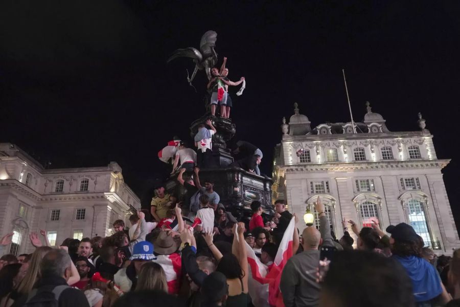 Die Partylaune der Engländer kennt keine Grenzen.