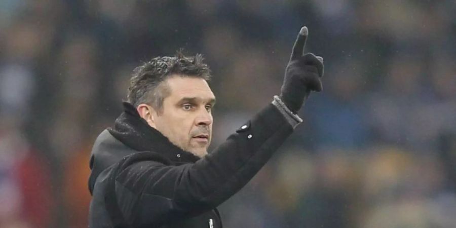 Geht mit Respekt in das Spiel gegen den VfL Wolfsburg: OSC Lilles Trainer Jocelyn Gourvennec. Foto: Sergey Dolzhenko/EPA/dpa