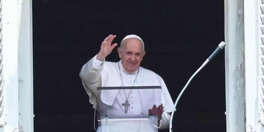 Papst Franziskus bei einem Mittagsgebet