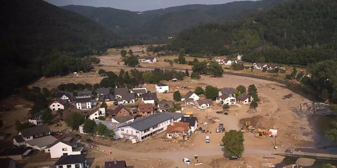 Aufräumungsarbeiten nach den jüngsten Überschwemmungen in Deutschland: Extremereignisse wie Starkniederschläge, Hitzewellen und Dürren werden dem IPCC zufolge in Zukunft häufiger und heftiger werden. (Archivbild) Weltklimarat