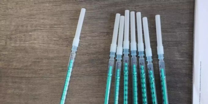 Spritzen gefüllt mit dem Impfstoff von Biontech/Pfizer gegen Covid 19. Foto: Bodo Schackow/dpa-Zentralbild/dpa Spritzen gefüllt mit dem Impfstoff von Biontech/Pfizer gegen Covid 19. Foto: Bodo Schackow/dpa-Zentralbild/dpa
