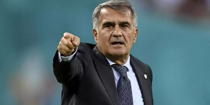 Gibt sein Amt als türkischer Fussball-Nationaltrainer auf: Senol Günes. Foto: Ozan Kose/AFP Pool/dpa Gibt sein Amt als türkischer Fussball-Nationaltrainer auf: Senol Günes. Foto: Ozan Kose/AFP Pool/dpa