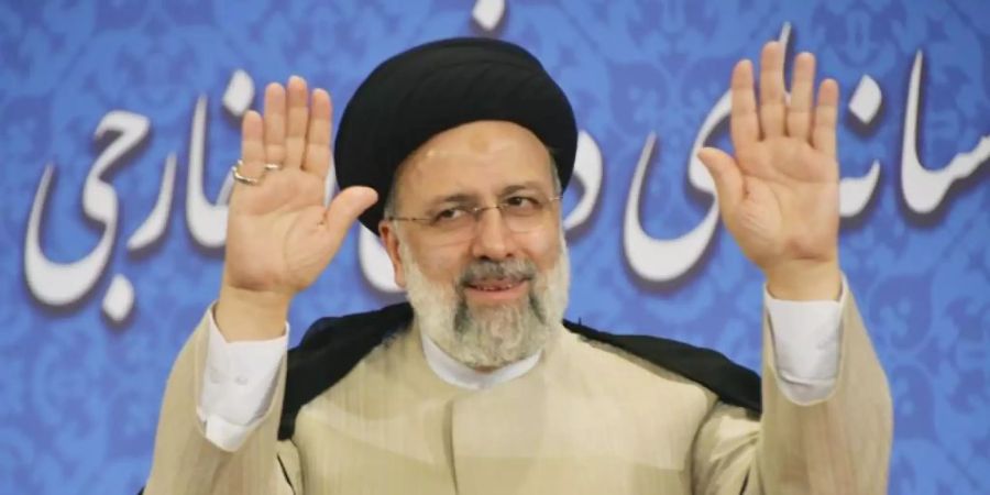 Irans designierter Präsident Ebrahim Raisi steckt in einer Zwickmühle: Proteste am Anfang seiner Amtszeit kann er sich nicht leisten, Ärger mit Parlament und Hardlinern aber auch nicht. Foto: --/kyodo/dpa