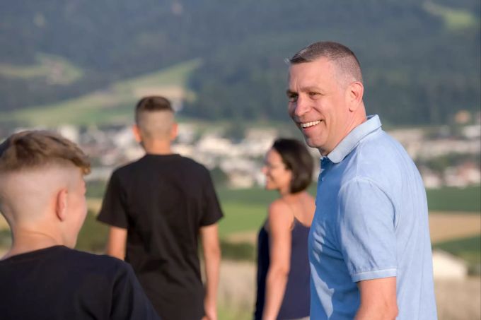 Koni Moser mit seiner Familie.