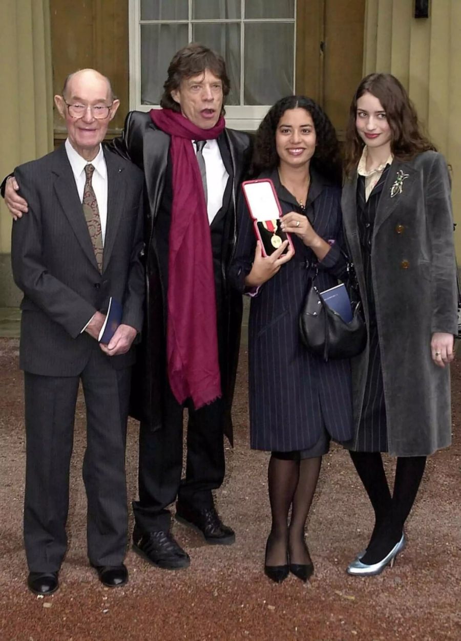 Mick Jagger im Jahr 2003 mit Tochter Karis (links) und Elizabeth.