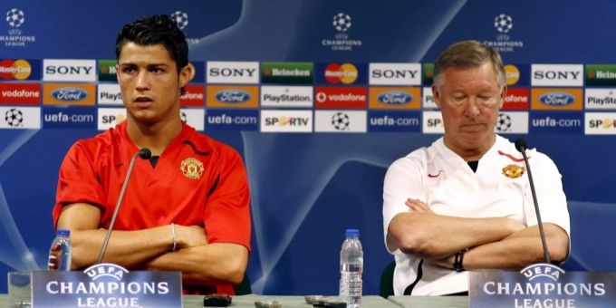 Ein Bild aus der Vergangenheit: Cristiano Ronaldo und der damalige Trainer von Manchester United, Sir Alex Ferguson, bei einer Pressekonferenz im Jahr 2009. Cristiano Ronaldo