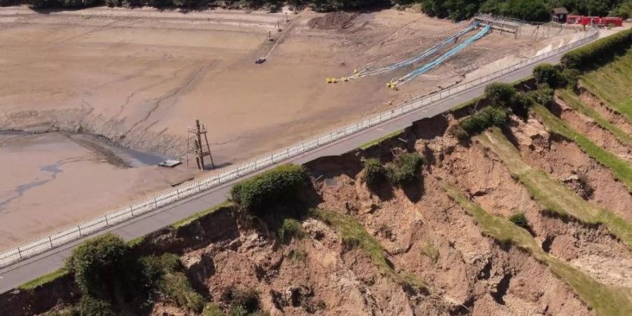 An der Steinbachtalsperre hat das Hochwasser im Juli starke Schäden verursacht. Foto: David Young/dpa