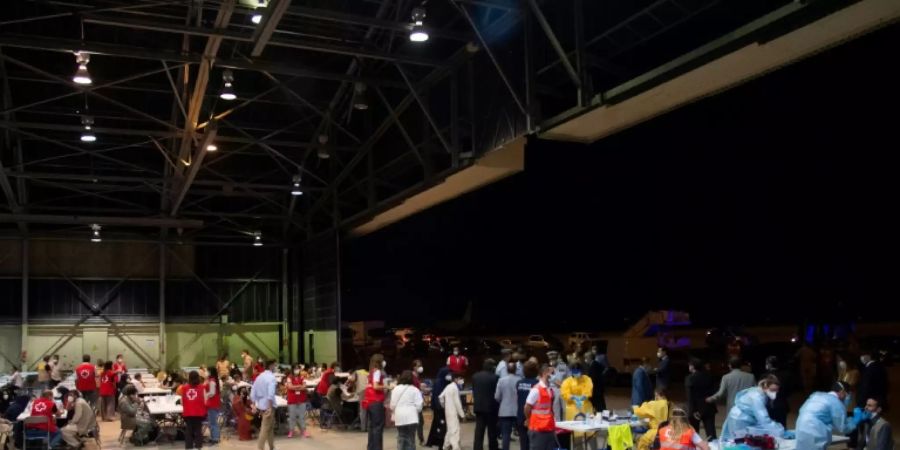 Ankömmlinge aus Kabul auf Militärbasis in Spanien