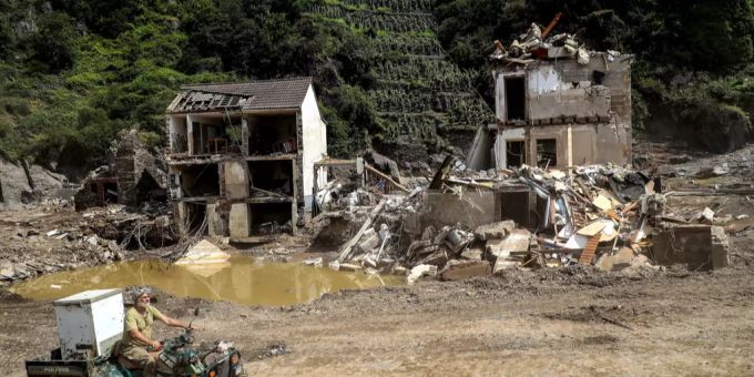 Ein von den Fluten zerstörtes Haus in Ahrweiler (D). Ahrweiler