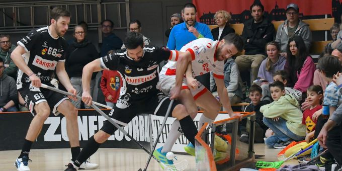 Der UHC Thun verliert die Aufstiegs-Serie gegen Chur Unihockey und bleibt in der NLB. UHC Thun im Spiel gegen Chur Unihockey