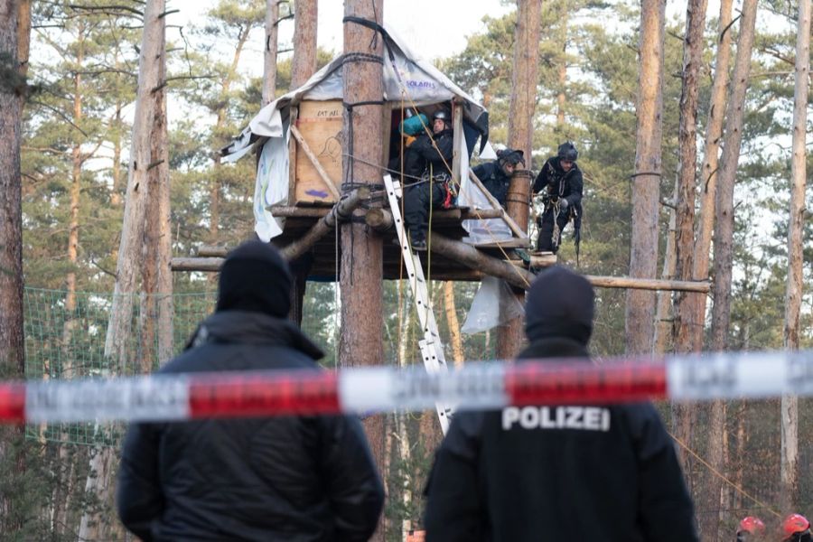 Sie kämpften gemeinsam gegen den Kiesabbau im Waldstück Heidebogen nördlich von Dresden.