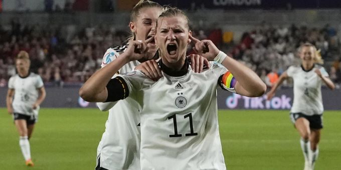 Deutschlands Alexandra Popp jubelt an der Euro 2022. Was liegt an der WM in diesem Jahr drin? WM
