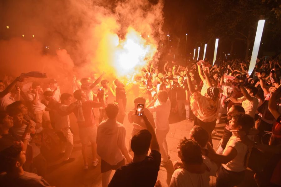 Fans des FC Sevilla feiern in der spanischen Stadt den Europa-League-Titel ihres Teams.