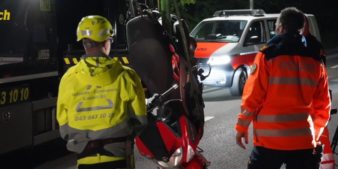 Fehraltorf ZH - Jugendlicher (16) stirbt bei Selbstunfall mit Roller