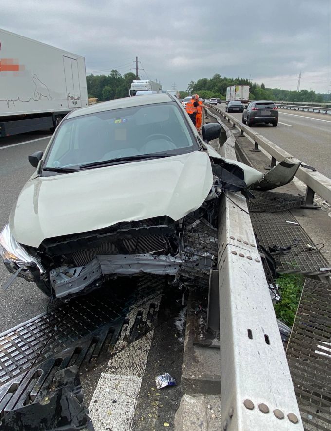 Aufgrund des Unfall kam es zu Verkehrsbehinderungen. Verkehrsbehinderungen nach Unfall