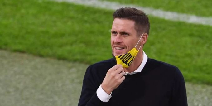 Nimmt die BVB-Spieler in die Pflicht: Dortmunds Sportlicher Leiter Sebastian Kehl. Foto: Andreas Gebert/Reuters/Pool/dpa Nimmt die BVB-Spieler in die Pflicht: Dortmunds Sportlicher Leiter Sebastian Kehl. Foto: Andreas Gebert/Reuters/Pool/dpa