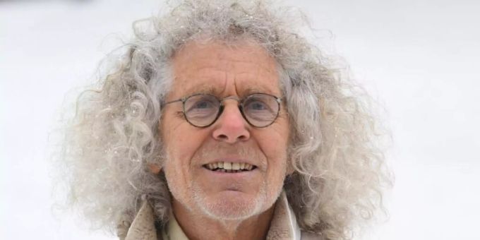 Rainer Langhans tritt dem drohenden Tod gelassen entgegen. Foto: Felix Hörhager/dpa Rainer Langhans tritt dem drohenden Tod gelassen entgegen. Foto: Felix Hörhager/dpa