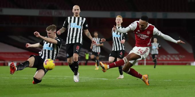 Pierre-Emerick Aubameyang (FC Arsenal) trifft gegen Newcastle. FC Arsenal Newcastle United