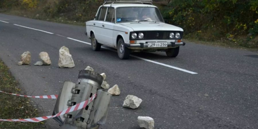 Eingeschlagene Rakete ausserhalb von Schuscha