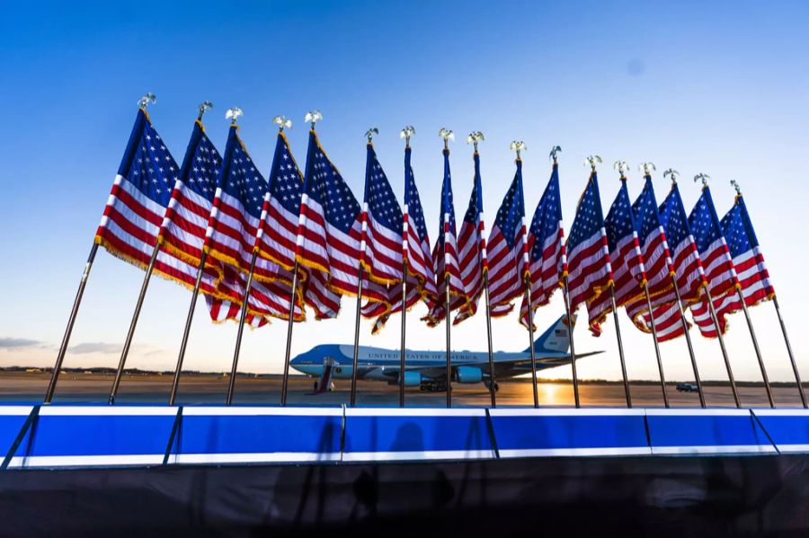 Die Air Force One kurz vor dem Abflug von Donald Trump.