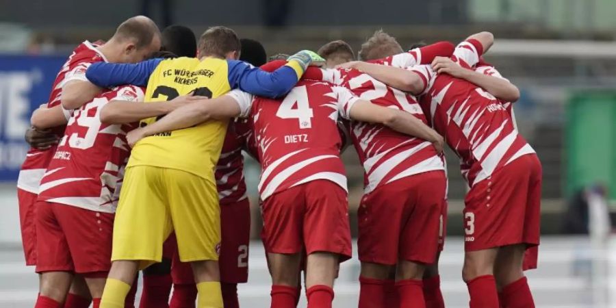 Die Würzburger Kickers mussten trotz einiger Quarantäne-Fälle bei Darmstadt 98 antreten. Foto: Thomas Frey/dpa