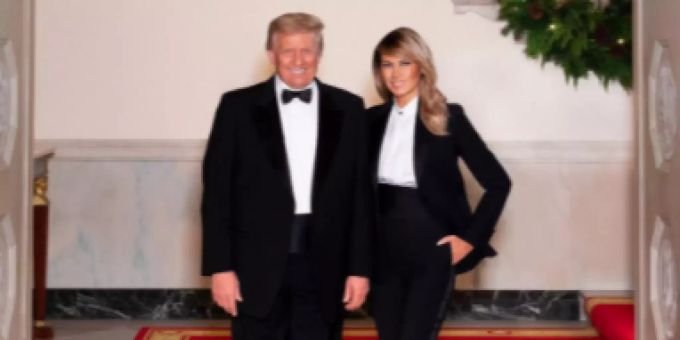 Im Partnerlook - Trump und Melania zeigen auf Weihnachtsfoto Einigkeit