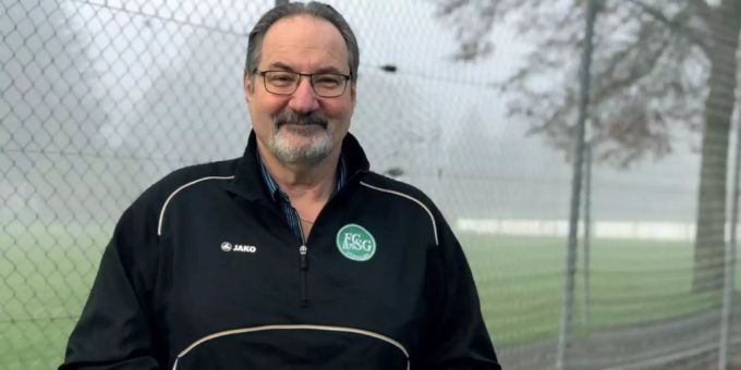 Markus Schüepp ist bekannt als langjähriger Goalie beim FC St. Gallen. Heute trainiert er noch die Kleinsten auf dem Platz.