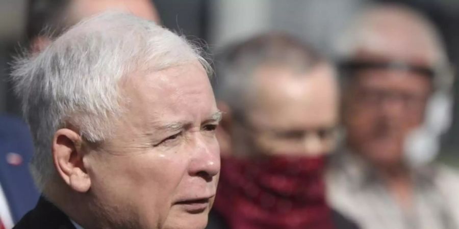 Jaroslaw Kaczynski, Vize-Ministerpräsident und Chef der Regierungspartei PiS, gilt als starker Mann in der polnischen Politik. Foto: Czarek Sokolowski/AP/dpa